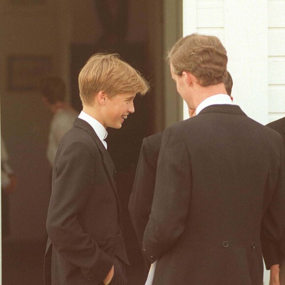 Le prince William pendant un thé au Eton College