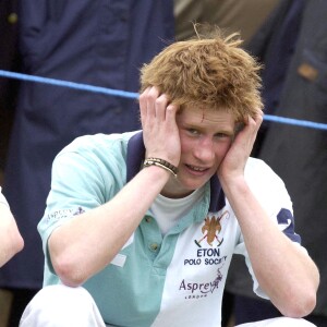 Le prince Harry - Le prince Harry joue dans le match de polo Eton vs Cheltenham à Cirencester, Gloucestershire, Royaume Uni, le 10 mai 2003. 