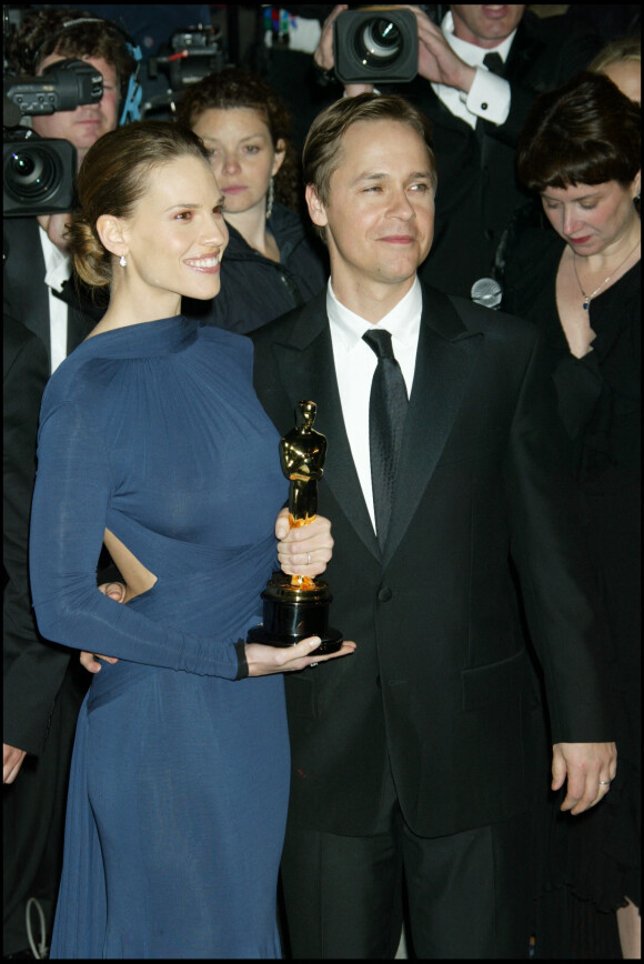 Hilary Swank et Chad Lowe, Oscar de la meilleure actrice pour le film "Million Dollar Baby" à la soirée Vanity Fair après les Oscars le 27 février 2005.