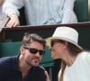 Hilary Swank et son compagnon Philip Schneider dans les tribunes des Internationaux de France de Tennis de Roland Garros à Paris. Le 9 juin 2018 © Cyril Moreau / Bestimage 