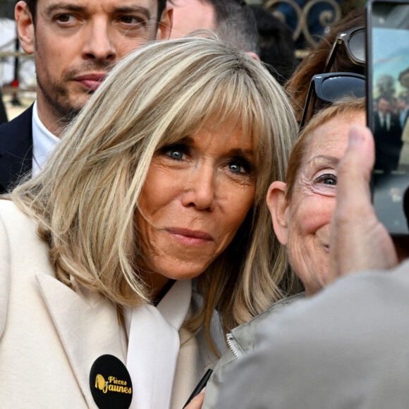 La Première dame française, Brigitte Macron (présidente de la Fondation Hôpitaux de Paris-Hôpitaux de France) - Lancement de l'édition 2023 de l'opération de collecte de fonds "Pièces Jaunes", destinée à améliorer la vie des enfants hospitalisés, au Jardin Albert 1er, à Nice, France, le 11 janvier 2023. © Bruno Bebert/Bestimage