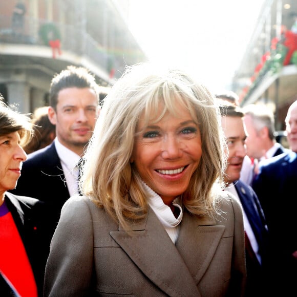 Le président français Emmanuel Macron et sa femme Brigitte arrivent à La Nouvelle-Orleans, accueillis par la maire de la ville LaToya Cantrell, à l'occasion de leur voyage officiel aux Etats-Unis. Le 2 décembre 2022 © Dominique Jacovides / Bestimage