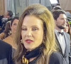 Lisa Marie Presley arrive à la cérémonie des Golden Globe avec son manager Jerry Schilling à Los Angeles.