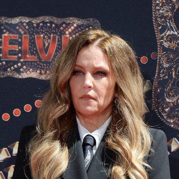 Lisa Marie Presley - Trois générations de Presley laissent leurs empreintes dans le ciment du TCL Chinese Theater pour célébrer la sortie du film "Elvis" à Los Angeles, le 21 juin 2022.