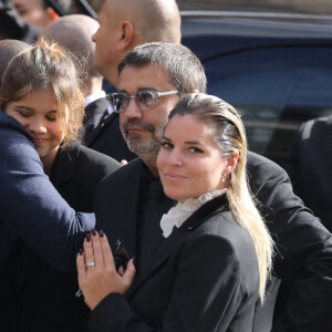 Basile Boli, Stéphane Tapie et Sophie Tapie (Fils et fille du défunt) - Sorties de la messe funéraire en hommage à Bernard Tapie en l'église Saint-Germain-des-Prés à Paris. Le 6 octobre 2021. © Jacovides-Moreau / Bestimage