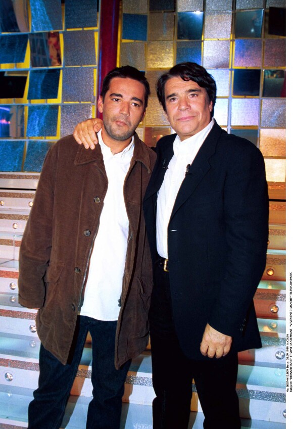 Bernard Tapie et son fils Stéphane sur le plateau de "Vivement dimanche" en 1999.