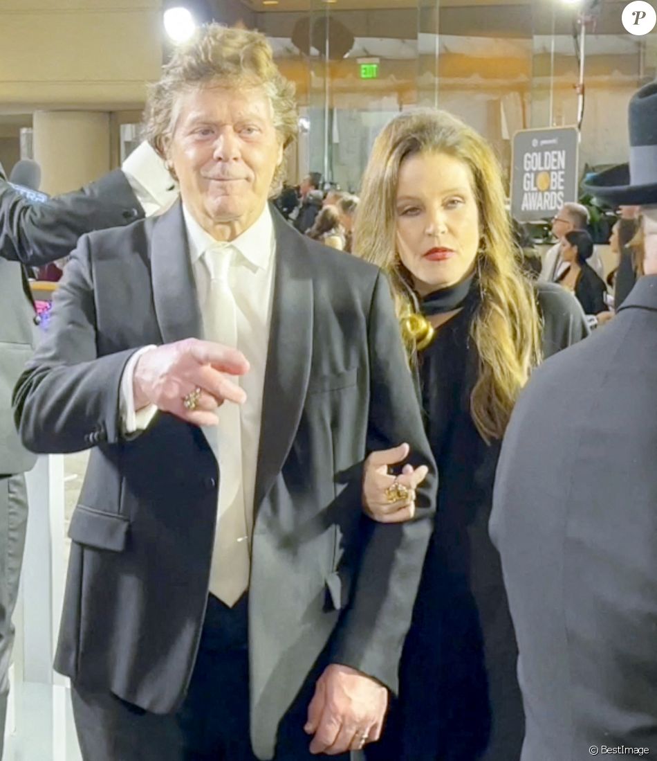 Lisa Marie Presley arrivant à la cérémonie des Golden Globe avec son manager Jerry Schilling à