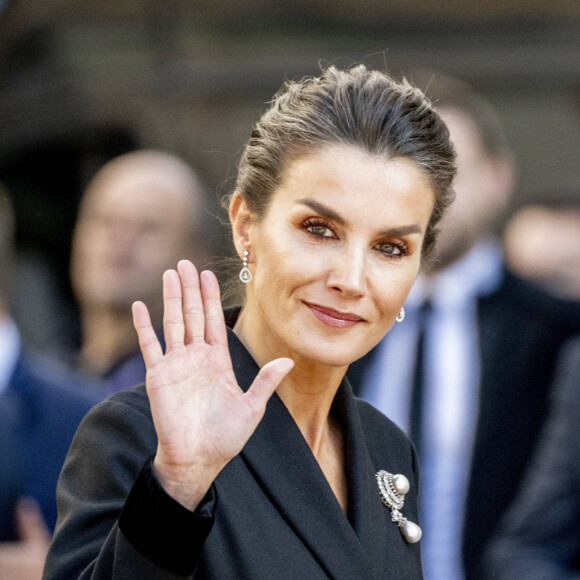 La reine Letizia d'Espagne - Arrivées aux obsèques du roi Constantin II de Grèce en la cathédrale métropolitaine d'Athènes le 16 janvier 2023. 
