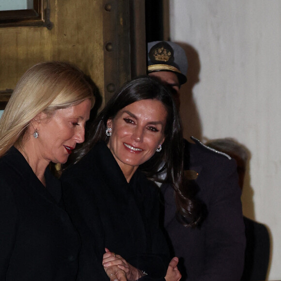 la reine Letizia d'Espagne et Marie Chantal Miller - Les invités de la famille de Grèce quittent le restaurant après un dîner la veille des funérailles de Constantin II de Grèce à Athènes le 15 janvier 2023. 