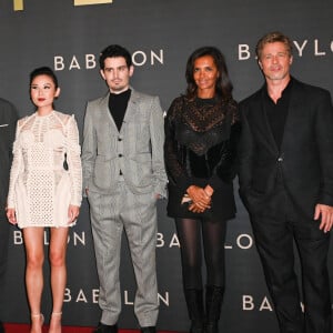 Matthew Plouffe, Olivia Hamilton, Jovan Adepo, Li Jun Li, Damien Chazelle, Karine Le Marchand et Brad Pitt à la première du film "Babylon" au cinéma Le Grand Rex à Paris, France, le 14 janvier 2023. © Coadic Guirec/Bestimage