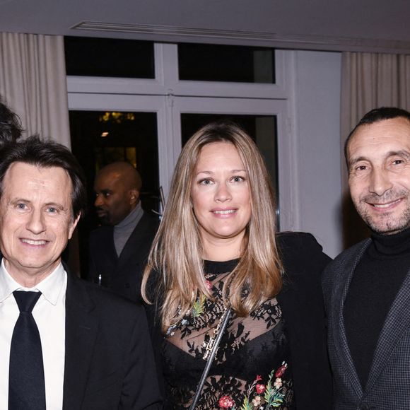 Vincent Perrot et sa femme Virginie, Zinedine Soualem et sa compagne Caroline Faindt - Photocall de la première édition du "Paris Film Critics Awards" à l'hôtel Royal Monceau à Paris le 7 février 2022. À l'image des New York Film Critics Circle Awards, Los Angeles Film Critics Association Awards ou London Critics Film Awards, qui sont aujourd'hui des institutions, les Paris Film Critics Awards, créés à l'initiative de S. Bobino, récompenseront chaque année le meilleur du cinéma. © Rachid Bellak/Bestimage