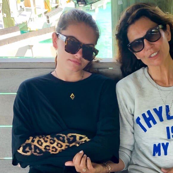 Exclusif - Prix Spécial - Thylane Blondeau et sa mère Véronika Loubry pendant leurs vacances en famille pour fêter les 18 ans de Thylane sur l'île de Staniel Cay, aux Bahamas, le 5 avril 2019. 