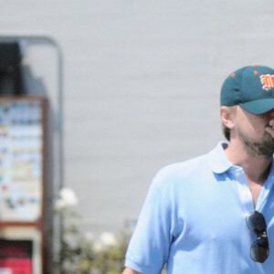 Léonardo DiCaprio et la mannequin Bar Refaeli à West Hollywood le 1er juin 2010.