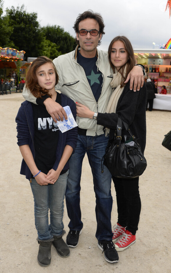 Anthony Delon avec ses filles Liv et Loup - Inauguration de la fete foraine des Tuileries a Paris le 28 juin 2013.