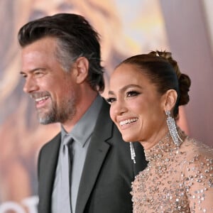 Josh Duhamel et Jennifer Lopez à la première du film "Shotgun Wedding" au cinéma Grauman's Chinese Theatre (TCL Chinese Theatre) à Los Angeles, Californie, Etats-Unis, le 18 janvier 2023. 