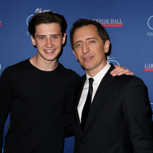 Exclusif - Gad Elmaleh avec son fils Noé lors du photocall du spectacle de Gad Elmaleh "Oh My Gad" au "Carnegie Hall" à New York, le 11 février 2017. © Dominique Jacovides/Bestimage 