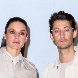 Pierre Niney et sa compagne Natasha Andrews - Photocall du défilé de mode Hommes "AMI" prêt-à-porter automne-hiver 2023/2024 lors de la fashion week de Paris. Le 19 janvier 2023 © Olivier Borde / Bestimage 