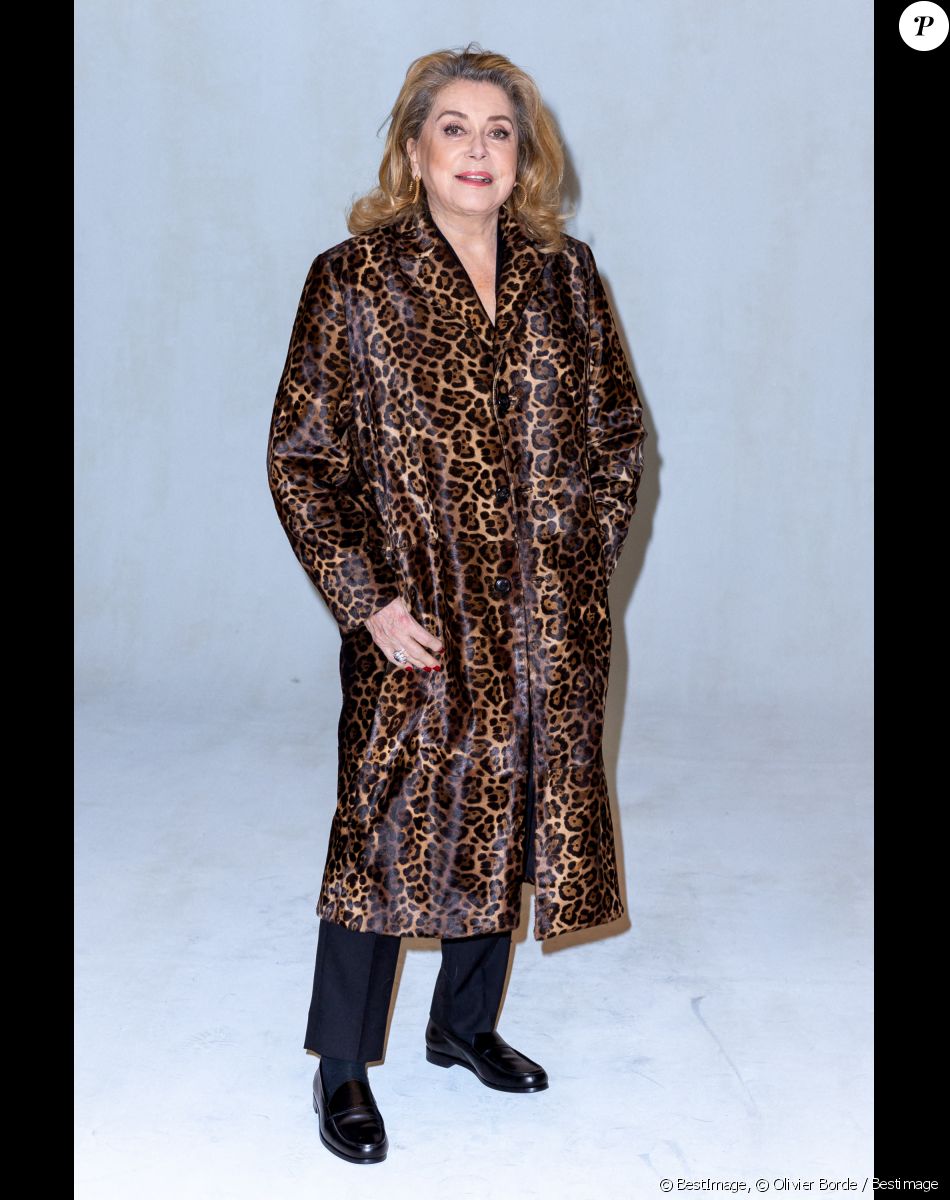 Catherine Deneuve - Photocall du défilé de mode Hommes "AMI" prêt-à-porter automne-hiver 2023/2024 lors de la fashion week de Paris. Le 19 janvier 2023 © Olivier Borde / Bestimage
