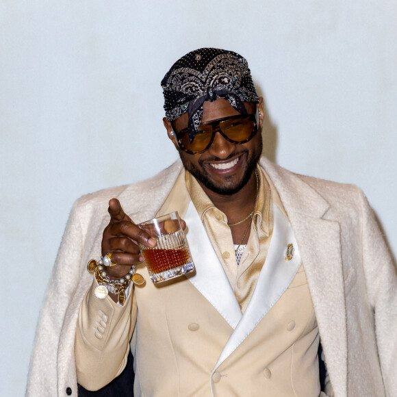 Usher - Photocall du défilé de mode Hommes "AMI" prêt-à-porter automne-hiver 2023/2024 lors de la fashion week de Paris. Le 19 janvier 2023 © Olivier Borde / Bestimage 