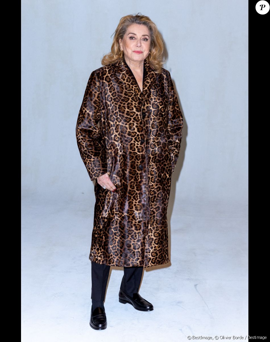 Catherine Deneuve - Photocall du défilé de mode Hommes "AMI" prêt-à-porter automne-hiver 2023/2024 lors de la fashion week de Paris. Le 19 janvier 2023 © Olivier Borde / Bestimage