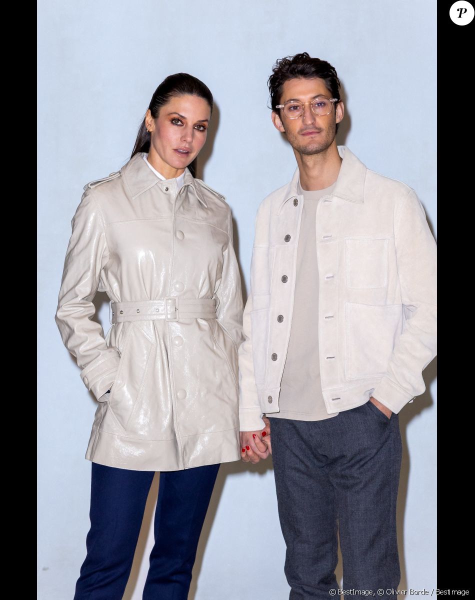Pierre Niney et sa compagne Natasha Andrews - Photocall du défilé de mode Hommes "AMI" prêt-à-porter automne-hiver 2023/2024 lors de la fashion week de Paris. Le 19 janvier 2023 © Olivier Borde / Bestimage
