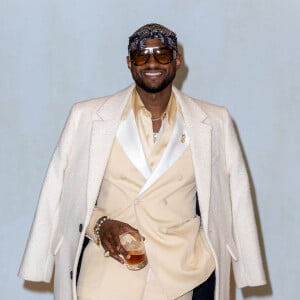 Usher - Photocall du défilé de mode Hommes "AMI" prêt-à-porter automne-hiver 2023/2024 lors de la fashion week de Paris. Le 19 janvier 2023 © Olivier Borde / Bestimage 