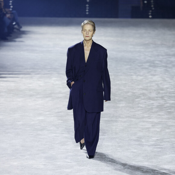 Charlotte Rampling - Défilé de mode Hommes "AMI" prêt-à-porter automne-hiver 2023/2024 à l'Opéra Bastille lors de la fashion week de Paris. Le 19 janvier 2023 