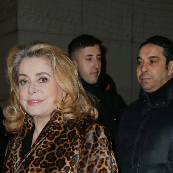 Catherine Deneuve - Arrivées au défilé de mode Hommes "AMI" prêt-à-porter automne-hiver 2023/2024 lors de la fashion week de Paris. Le 19 janvier 2023 © Veeren-Christophe Clovis / Bestimage 
