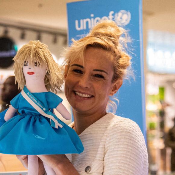 Elodie Gossuin (Miss France 2001) au stand UNICEF du centre commercial Westfield Les 4 Temps du quartier d'affaires de la Défense à Puteaux, France, le 9 décembre 2022. © Baptiste Autissier/Panoramic/Bestimage