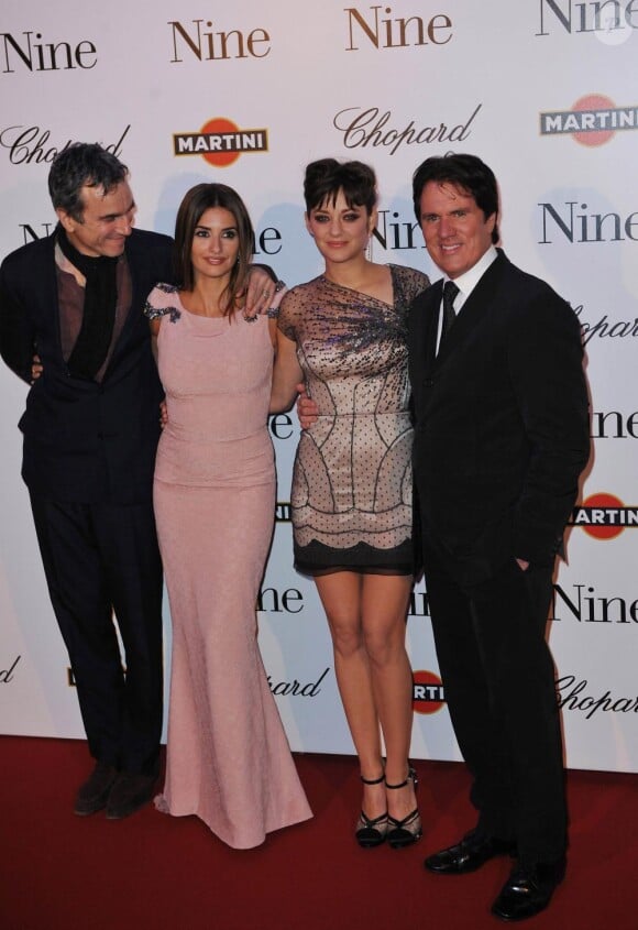 Daniel Day-Lewis, Penélope Cruz, Marion Cotillard et Rob Marshall à la première de Nine, à Paris. 18/02/2010