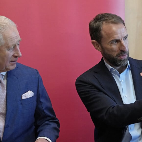 Le roi Charles III d'Angleterre et Camilla Parker Bowles, reine consort d'Angleterre, lors d'une visite au centre communautaire de Norbrook à Wythenshawe, Royaume Uni, le 20 janvier 2023, dans le cadre de leur visite au Grand Manchester. 