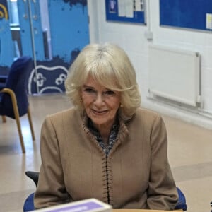 Le roi Charles III d'Angleterre et Camilla Parker Bowles, reine consort d'Angleterre, lors d'une visite au centre communautaire de Norbrook à Wythenshawe, Royaume Uni, le 20 janvier 2023, dans le cadre de leur visite au Grand Manchester. 