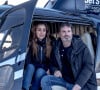 Le scupteur Richard Orlinski et sa compagne la comédienne Elisa Bachir Bey arrivent en hélicoptère à l'altiport pour le 26ème Festival International de Comédie de l'Alpe d'Huez en Isère, le 20 janvier 2023.