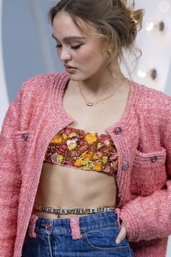 Lily Rose Depp - Photocall du défilé de mode prêt-à-porter printemps-été 2021 "Chanel" au Grand Palais à Paris. Le 6 octobre 2020 © Olivier Borde / Bestimage 
