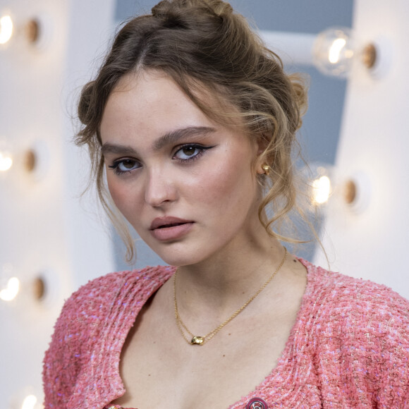 Lily Rose Depp - Photocall du défilé de mode prêt-à-porter printemps-été 2021 "Chanel" au Grand Palais à Paris. Le 6 octobre 2020 © Olivier Borde / Bestimage 