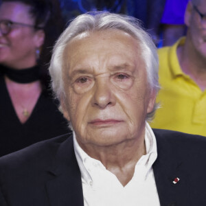 Exclusif - Michel Sardou sur le plateau de l'émission Touche pas à mon poste (TPMP) présentée en direct par C.Hanouna et diffusée sur C8 le 29 août 2022. © Jack Tribeca / Bestimage