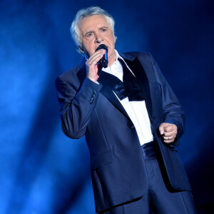 Exclusif - Michel Sardou aux Arènes de Nîmes pour le second concert de sa dernière tournée "La Dernière Danse" le 7 juillet 2017. © Bruno Bebert / Bestimage