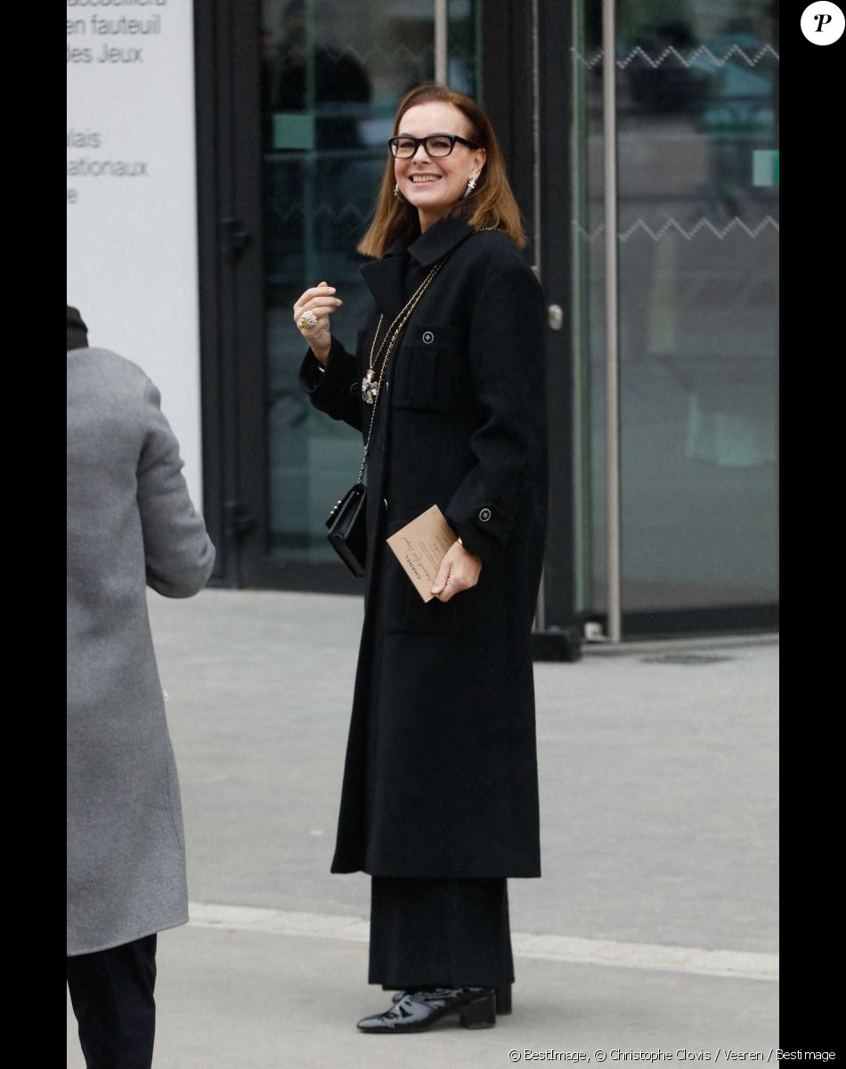 Carole Bouquet - Arrivées au défilé Chanel Haute Couture printemps / été 2023 lors de la fashion week à Paris le 24 janvier 2023. © Christophe Clovis / Veeren / Bestimage