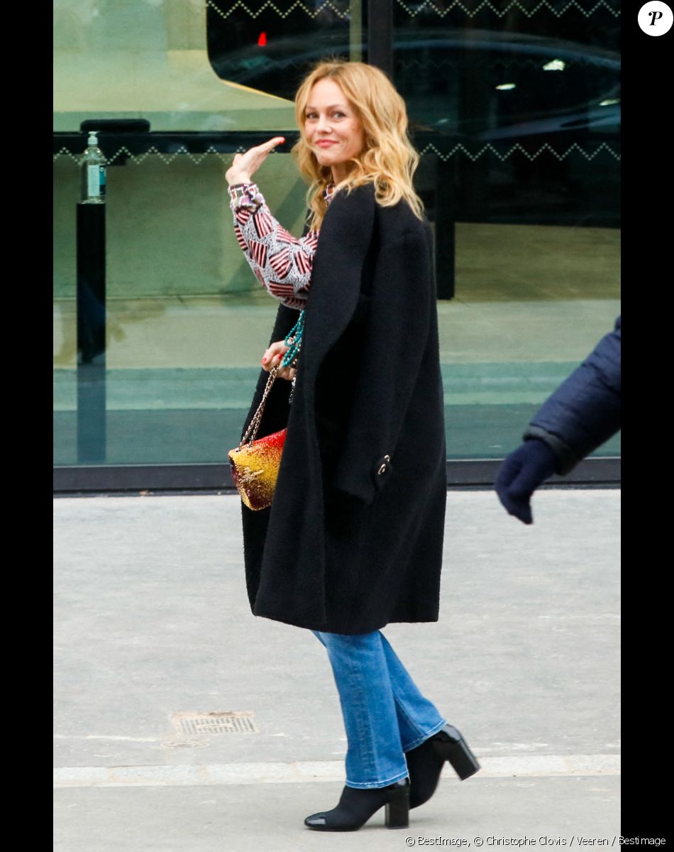 Vanessa Paradis - Arrivées au défilé Chanel Haute Couture printemps / été 2023 lors de la fashion week à Paris le 24 janvier 2023. © Christophe Clovis / Veeren / Bestimage
