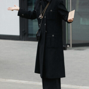 Carole Bouquet - Arrivées au défilé Chanel Haute Couture printemps / été 2023 lors de la fashion week à Paris le 24 janvier 2023. © Christophe Clovis / Veeren / Bestimage 