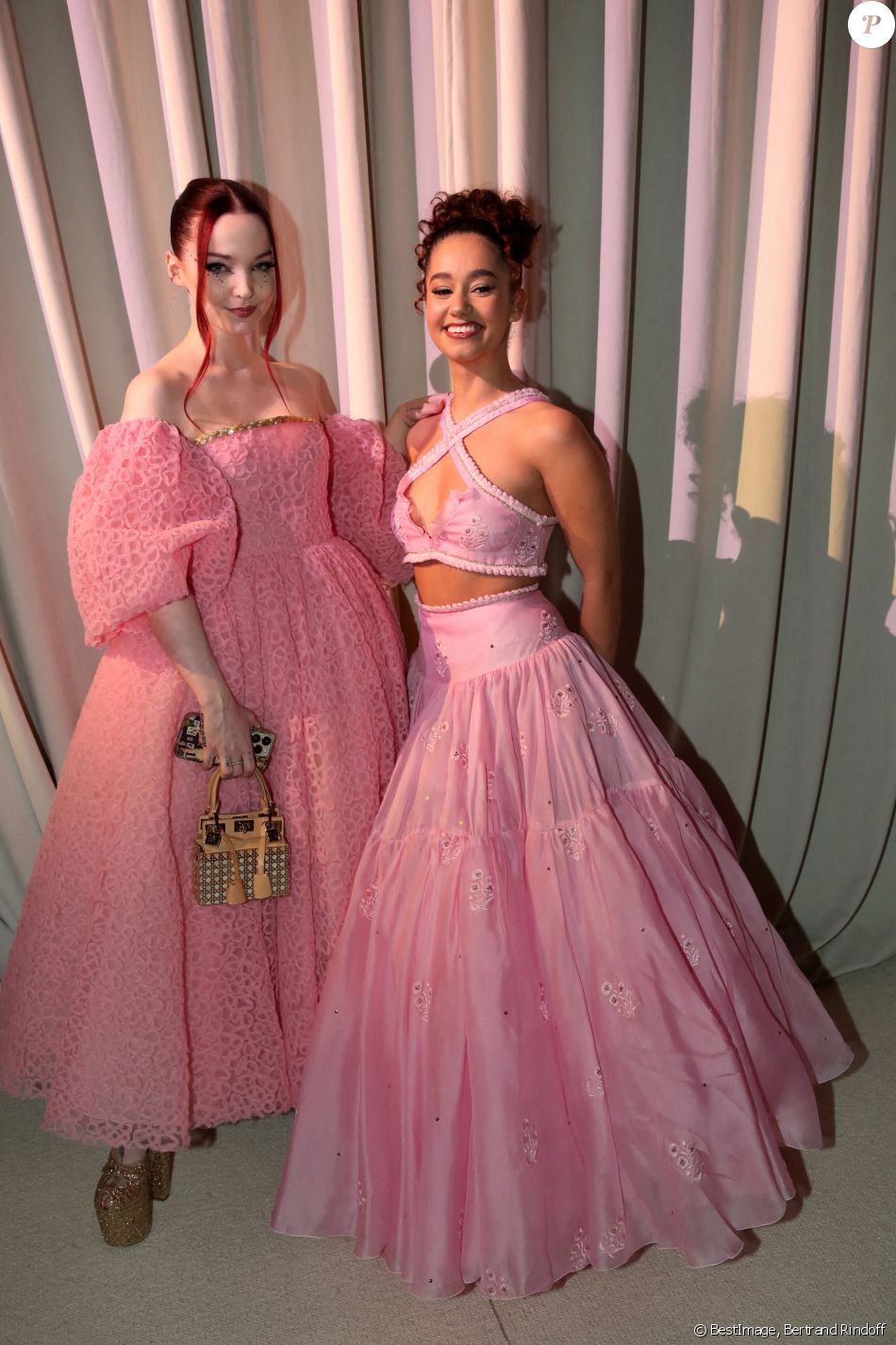 Dove Cameron et Léna Mahfouf (Léna Situations) - Défilé de Mode