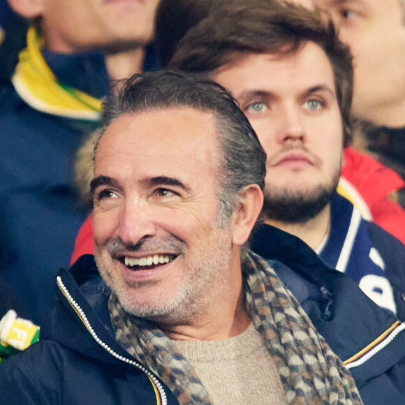Jean Dujardin - Personnalités dans les tribunes du match de rugby "France vs Australie" au Stade de France à Paris. Le 5 novembre 2022 