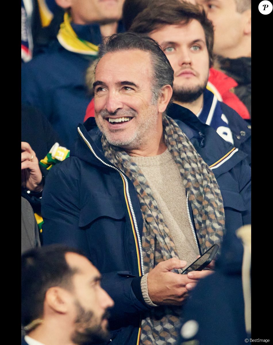 Jean Dujardin - Personnalités dans les tribunes du match de rugby "France vs Australie" au Stade de France à Paris. Le 5 novembre 2022