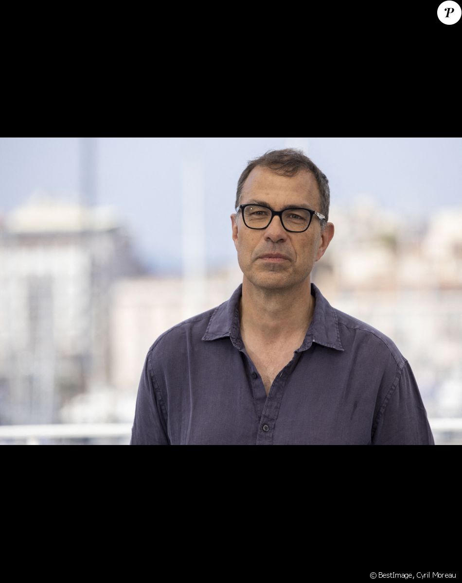 Dominik Moll - Photocall du film "La nuit du 12" lors du 75ème Festival International du Film de Cannes. Le 21 mai 2022 © Cyril Moreau / Bestimage