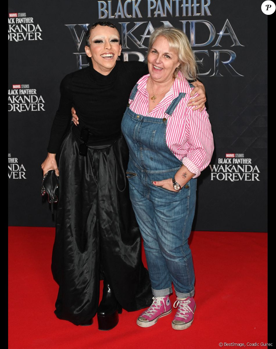 Bilal Hassani et Valérie Damidot - Avant-première du film "Black Panther: Wakanda Forever" au Grand Rex à Paris le 7 novembre 2022. © Coadic Guirec/Bestimage