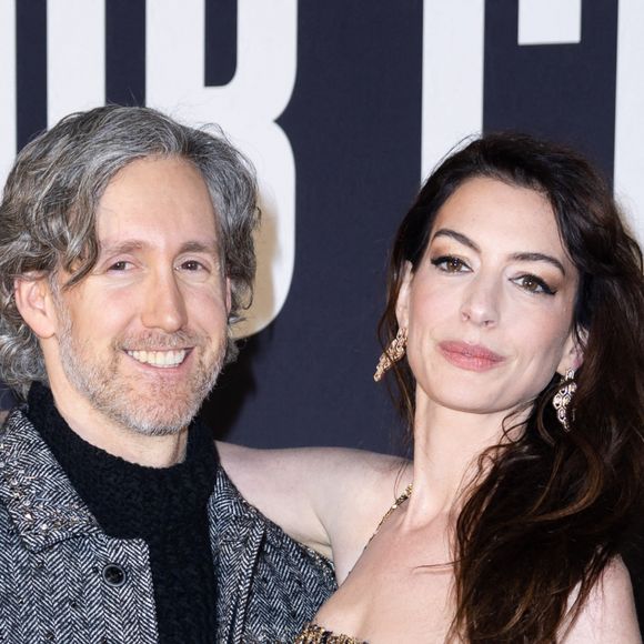 Adam Shulman et sa femme Anne Hathaway - Photocall du défilé de mode Haute-Couture "Valentino" lors de la fashion week de Paris. Le 25 janvier 2023 © Olivier Borde / Bestimage