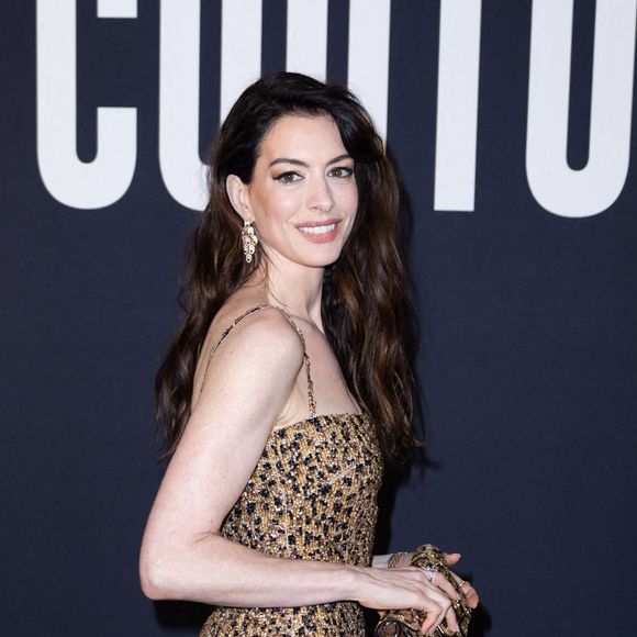 Anne Hathaway - Photocall du défilé de mode Haute-Couture "Valentino" lors de la fashion week de Paris. Le 25 janvier 2023 © Olivier Borde / Bestimage