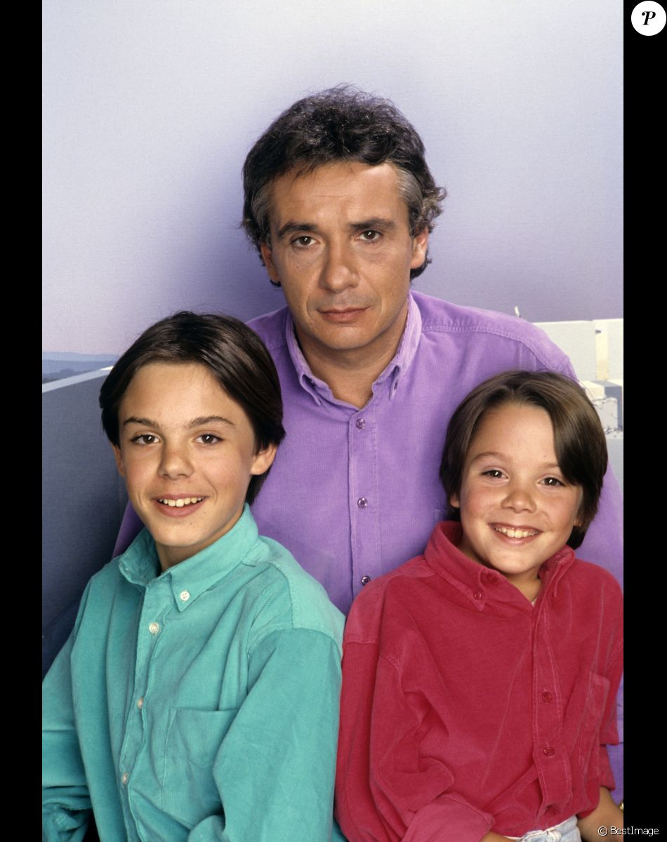 Archives - En France, à Paris, rendez-vous avec Michel Sardou et ses deux fils, Romain, 13 ans et Davy, 9 ans. Novembre 1987 © Michel Marizy via Bestimage
