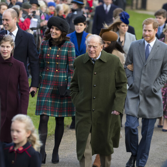 Le prince William, Catherine Kate Middleton la duchesse de Cambridge enceinte, Meghan Markle et son fiancé le prince Harry, le prince Philip, duc d'Edimbourg, Lady Louise Windsor - La famille royale d'Angleterre arrive à la messe de Noël à l'église Sainte-Marie-Madeleine à Sandringham, le 25 décembre 2017. 