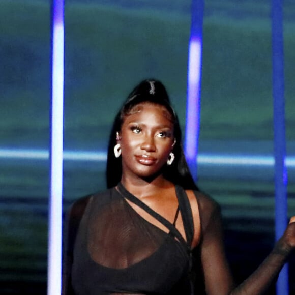 Aya Nakamura sur scène lors de la 24ème cérémonie des "NRJ Music Awards (NMA)" au Palais des Festivals à Cannes, le 18 novembre 2022. © Dylan Meiffret/Nice-Matin/Bestimage